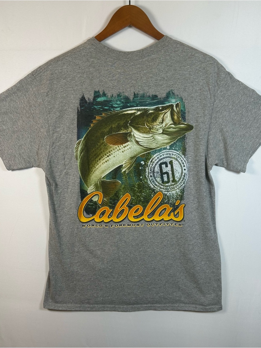 Cabela’s Largemouth Bass Fishing Graphic T-Shirt Grey Mens Large L Est 1961